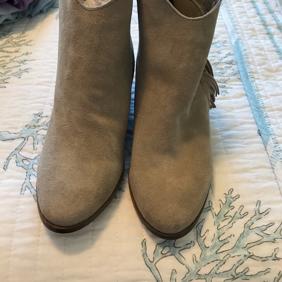 Grey Mudd Booties, never worn - Picture 3 of 5